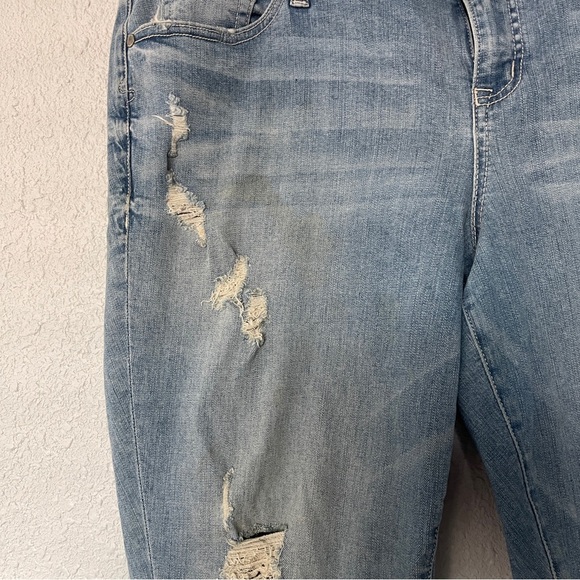 TORRID Casual Distressed Denim Capri Jeans 18R - Picture 3 of 10